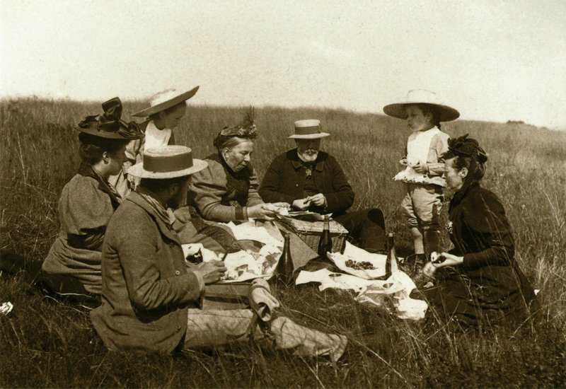 Gustave Caillebotte The Caillebotte Family At A Lunch On The Grass museum quality