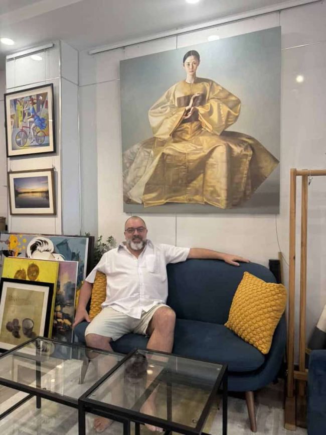 Paolo in his gallery studio with large canvas paintings